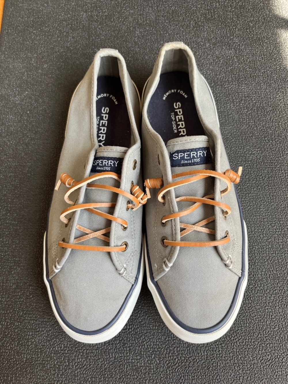 Sperry Women’s Light Gray Canvas Sneakers with Tan Laces Sz 9